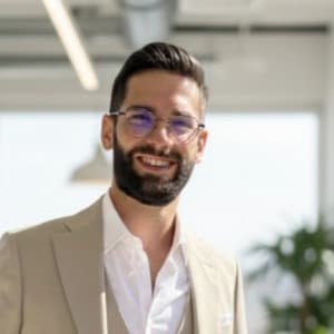 Portrait de Thibault Husson, freelance en automatisation commerciale à Paris